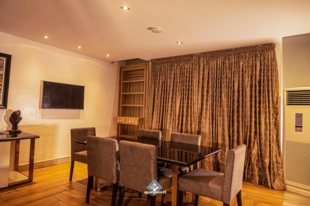 Gk Apartments Асаба Екстериор снимка