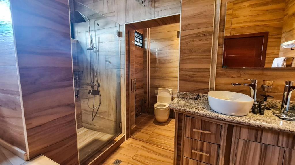Gk Apartments Асаба Екстериор снимка