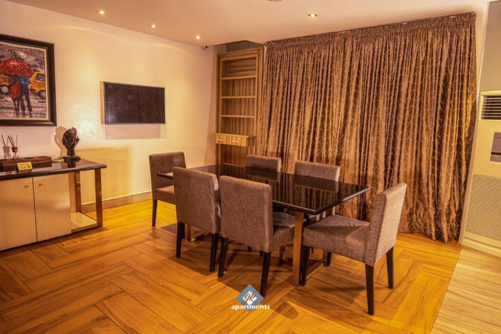 Gk Apartments Асаба Екстериор снимка